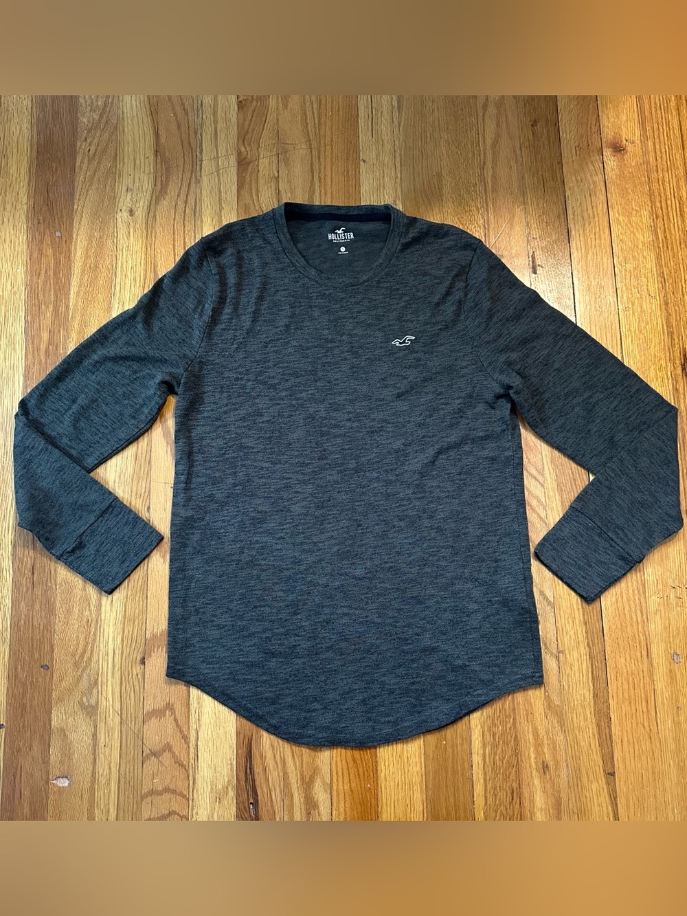 Men’s Hollister Co. green heather long sleeve shirt